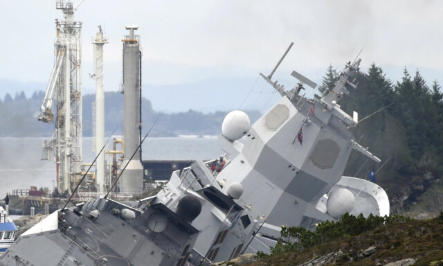 Uvisst om KNM Helge Ingstad kan bli sjøsatt igjen